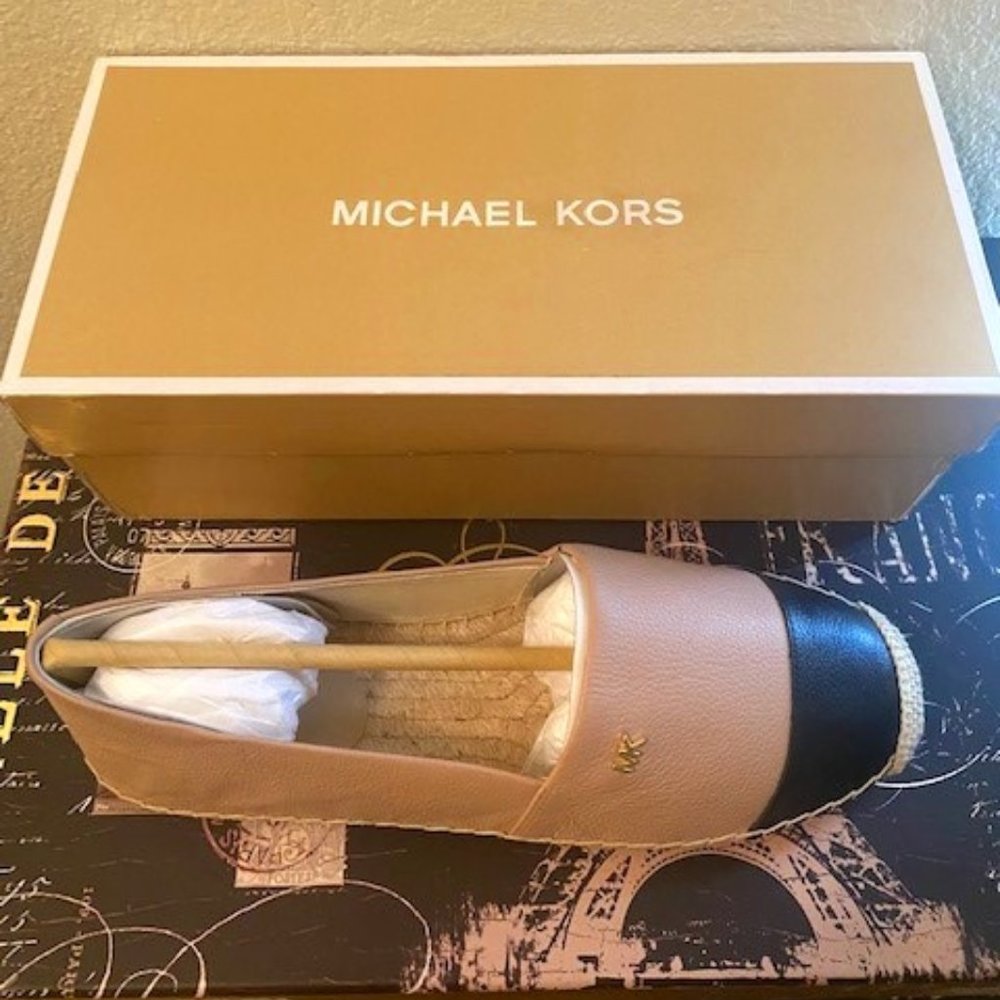 Michael Kors Oyster-Black Flat Shoes